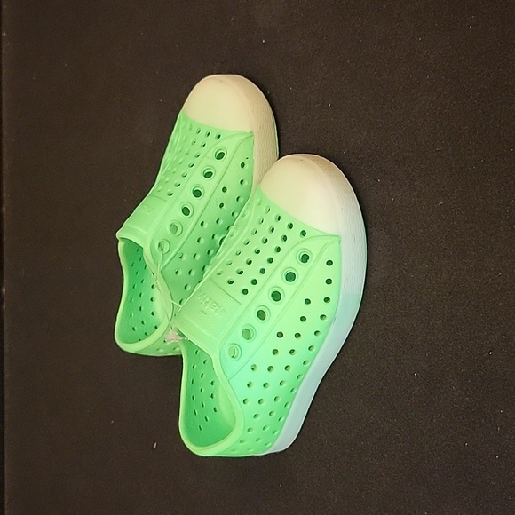 Native| Jefferson Slip on Lime Green Sneakers Size c6 - Picture 3 of 7